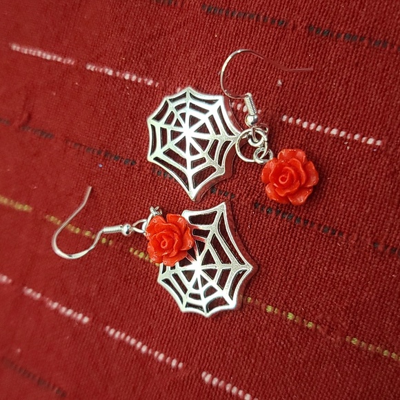 Cobweb & Rose Dangle Earrings NWT - Picture 4 of 4